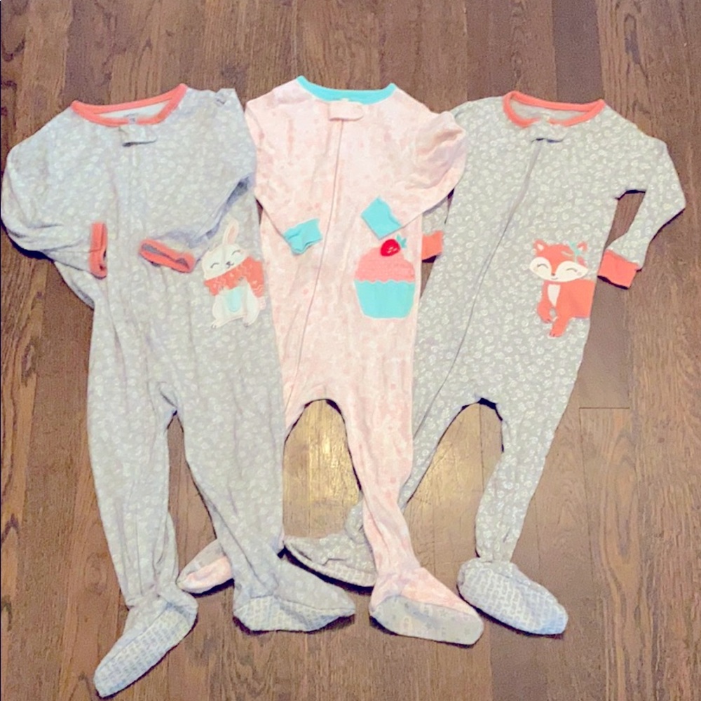 3 Carter’s Pajamas 18 Months Like New